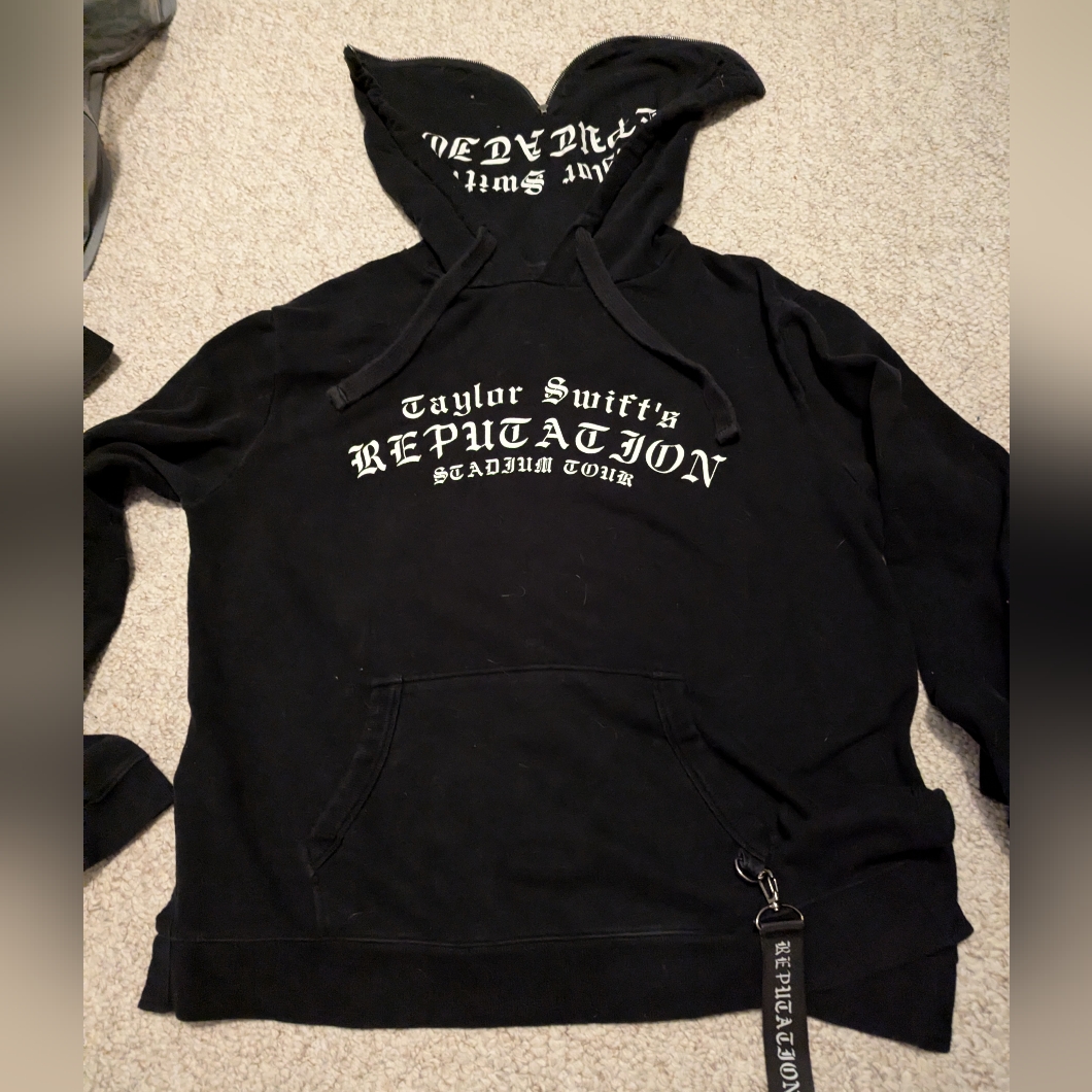 Taylor Swift Reputation Black Zipper Hoodie - With Keychain / Strap - Oversized